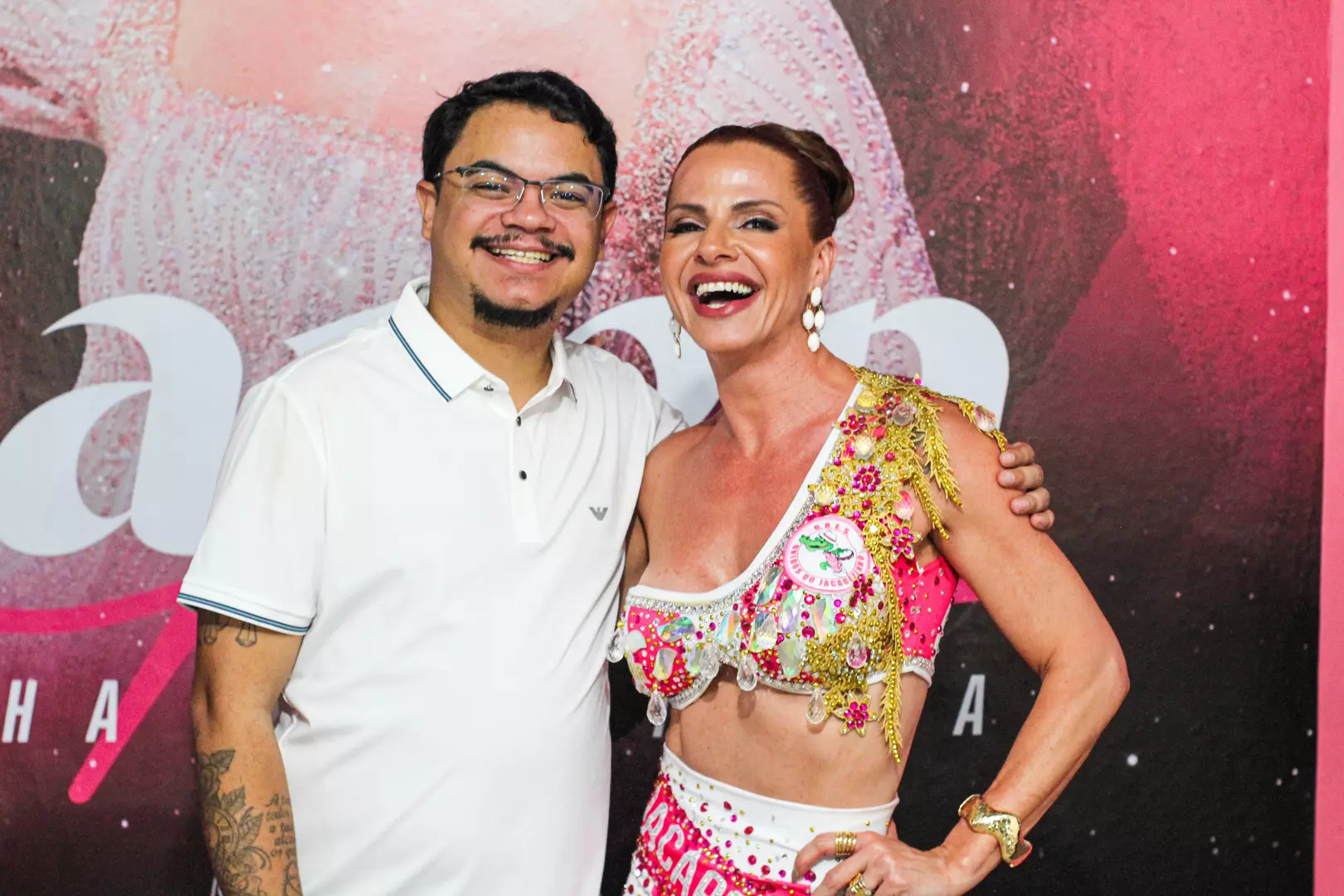 Unidos do Jacarezinho recebe Grande Rio e Dudu Nobre na coroação da rainha de bateria Karen Lopes durante feijoada neste sábado